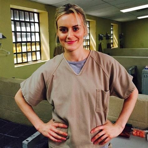 who plays piper chapman